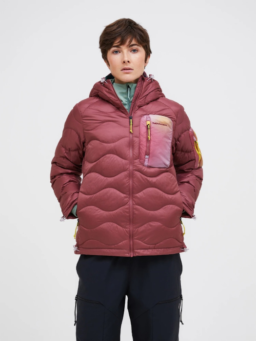 Helium AOP Utility Down Hood Women model Helium AOP Utility Down Hood Women model